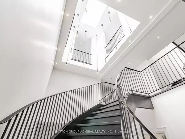 Toronto C04, ON M5N 1Z4,11 Frontenac AVE