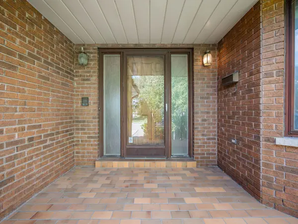 Toronto E04, ON M1L 2W6,150 Maybourne AVE