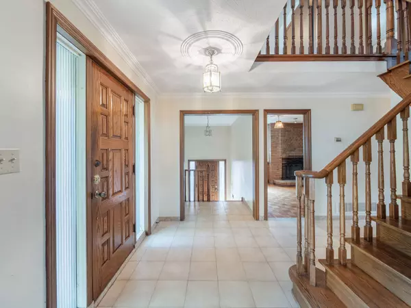 Toronto E04, ON M1L 2W6,150 Maybourne AVE