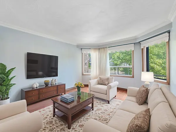 Toronto E04, ON M1L 2W6,150 Maybourne AVE