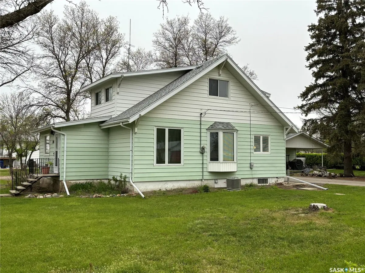 200 1st STREET W, Dinsmore, SK S0L 0T0