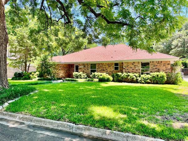 1524 Churchill Drive,  Denton,  TX 76209