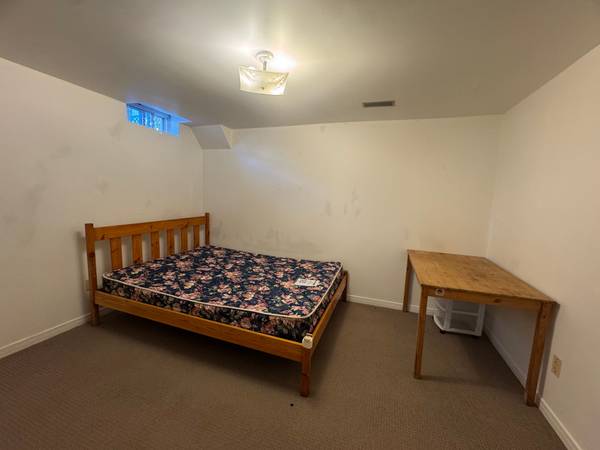 514 Turnbridge RD #Basement, Mississauga, ON L5B 3M3