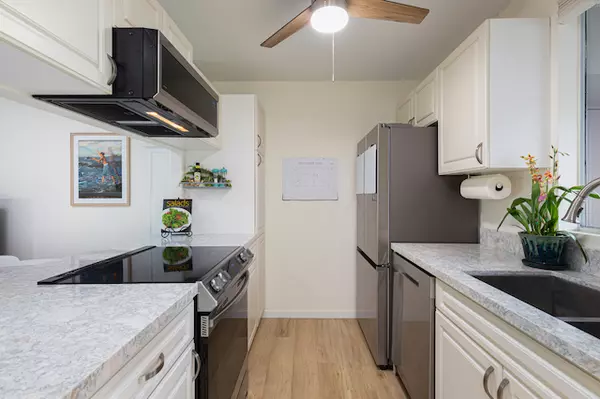 Kailua-kona, HI 96740,75-6081 ALII DR #A105