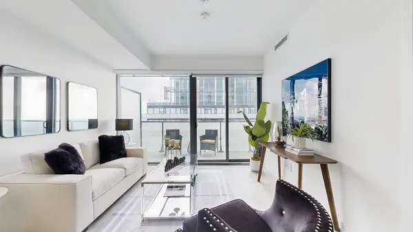 Toronto C10, ON M4P 0C8,161 Roehampton AVE #3906