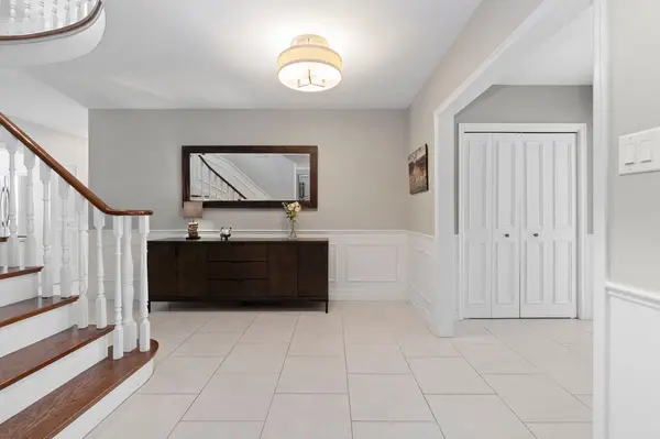 Toronto W08, ON M9B 5X2,33 Ashford DR