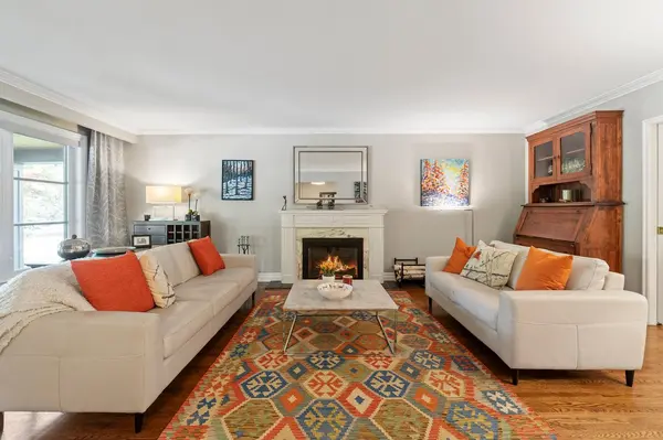 Toronto W08, ON M9B 5X2,33 Ashford DR