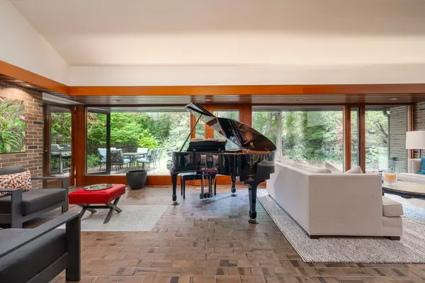 Toronto C04, ON M4R 1K6,86 Cortleigh BLVD