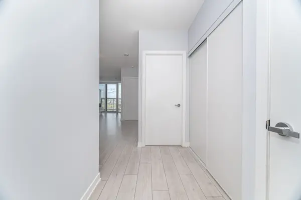 Burlington, ON L7M 2A7,3200 DAKOTA COMMON N/A ##B-811