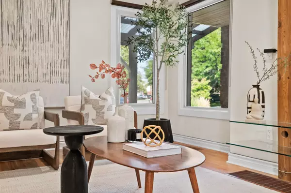 Oakville, ON L6H 4M2,2064 Glenada CRES