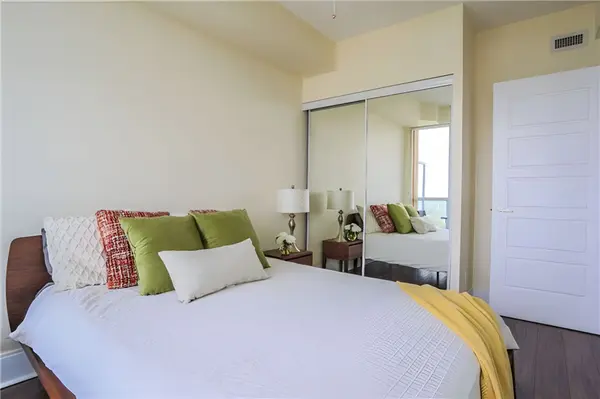 Toronto W08, ON M9B 0A4,15 Viking LN #2305