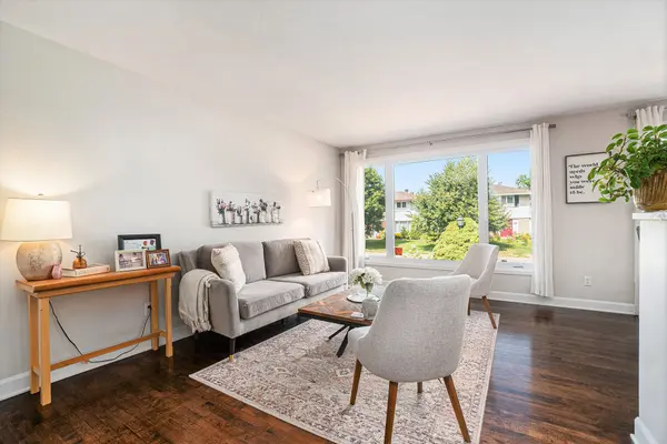 Parkway Park - Queensway Terrace S And Area, ON K2H 6Z1,2722 Stone CRES