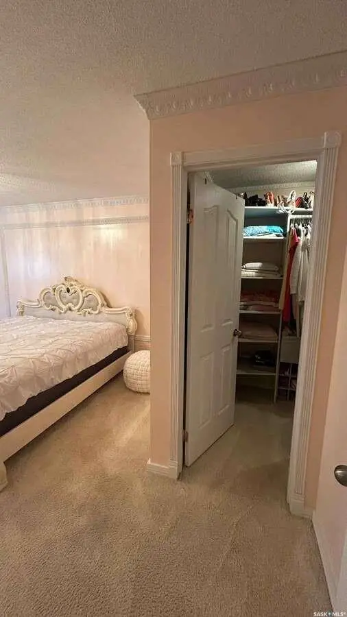 Saskatoon, SK S7K 7Y9,209D Cree PLACE #137