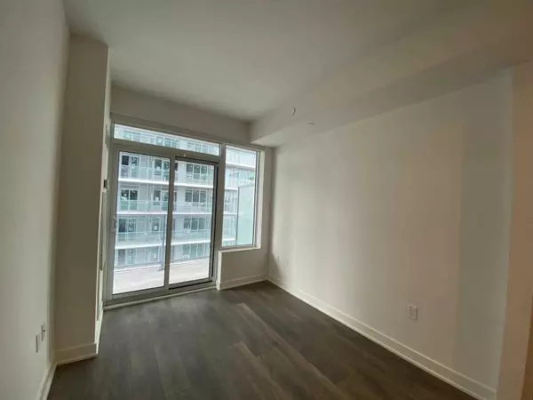 Toronto C10, ON M4P 0E3,99 Broadway AVE #2907