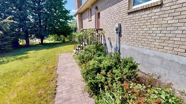 North Bay, ON P1A 4J2,12 Vivyenne CT