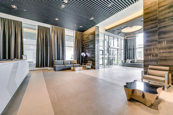 Oakville, ON L6H 3R9,2489 Taunton RD #1318