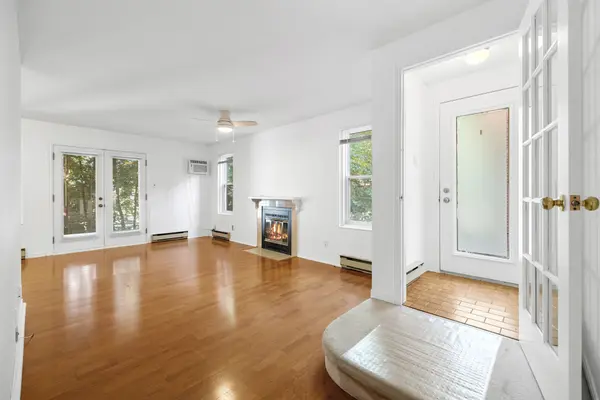 Glebe - Ottawa East And Area, ON K1S 0A2,19 Montcalm ST #2