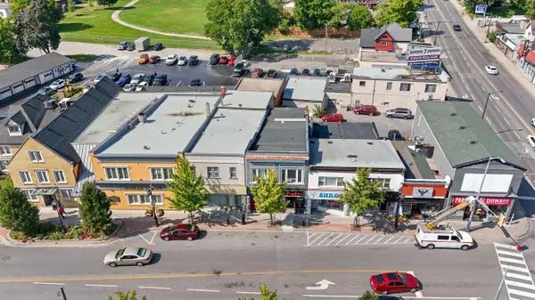 Niagara Falls, ON L2G 5Z7,5899 MAIN ST