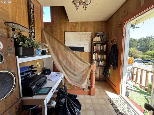 Coos Bay, OR 97420,173 N 11TH ST