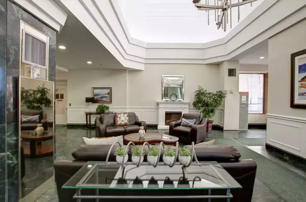 Mississauga, ON L5J 4R4,1271 Walden CIR #704