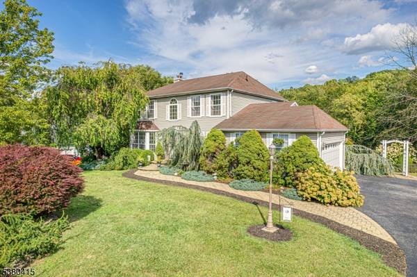 28 Fieldstone Dr, Vernon Twp., NJ 07461