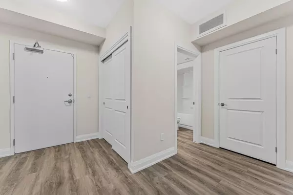 Pelham, ON L0E 1E1,118 Summersides BLVD #303