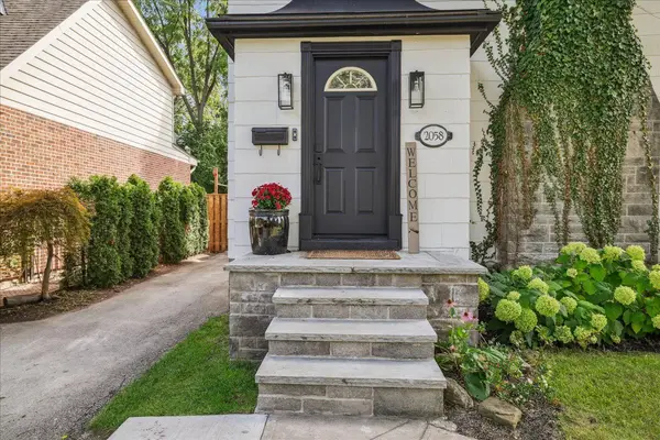 Burlington, ON L7R 1M9,2058 Emerald CRES