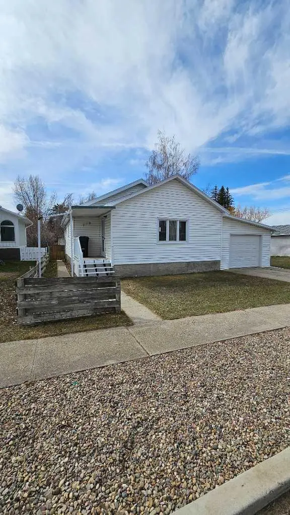 Milk River, AB T0K 1M0,112 4 AVE NE