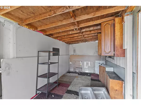 Coos Bay, OR 97420,91319 GRINNELL LN