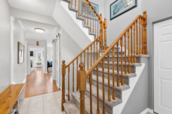 Barrhaven, ON K2J 5C1,18 Golders Green LN