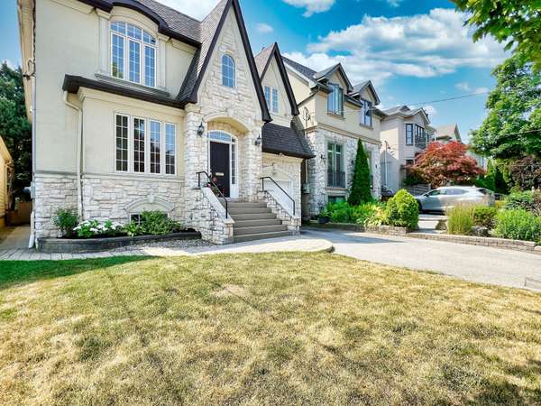 507 Broadway AVE, Toronto C11, ON M4G 2R7