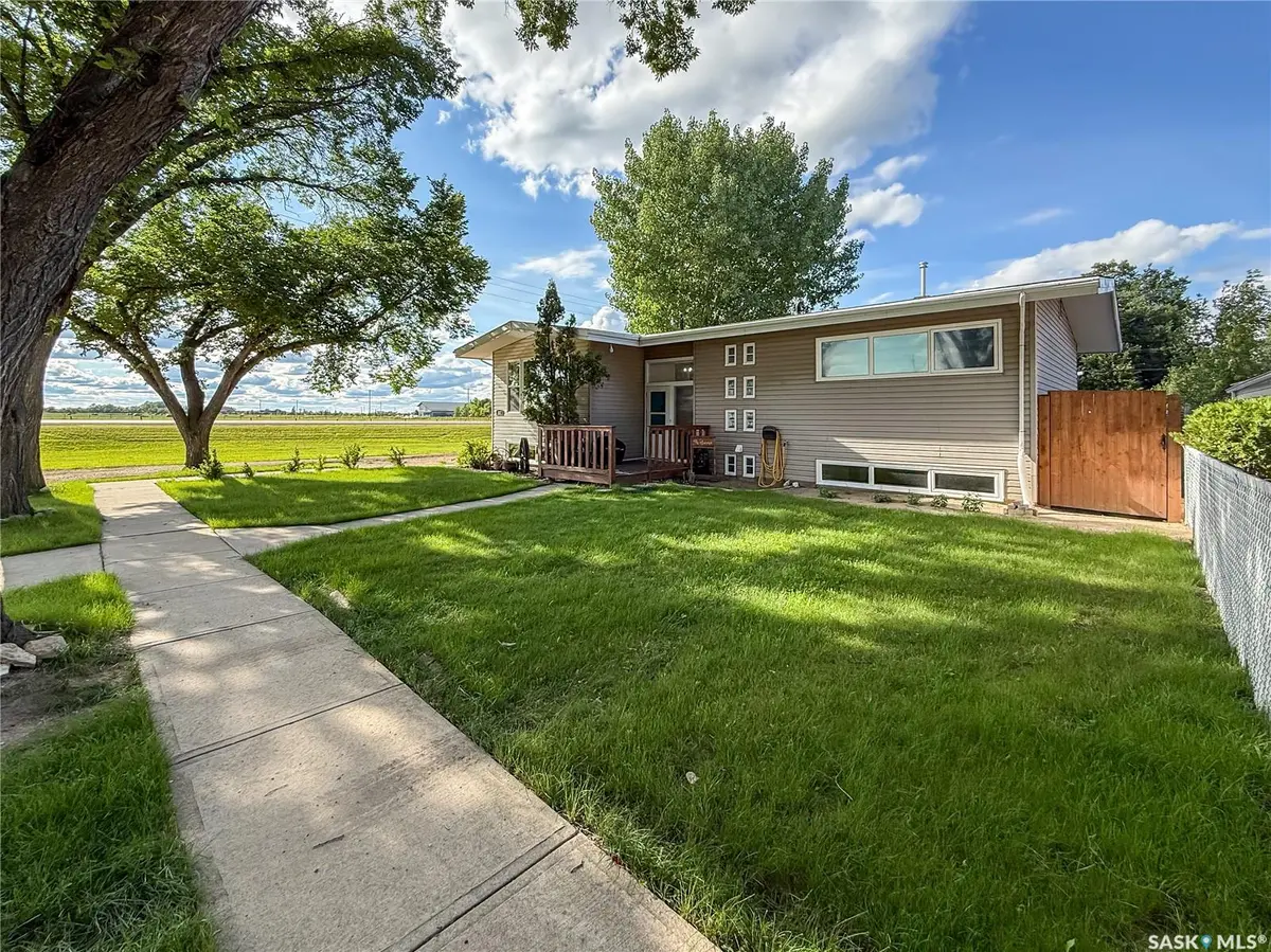 Maple Creek, SK S0N 1N0,102 Claustre AVENUE