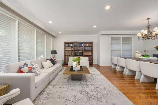 Toronto C06, ON M3H 3H3,17 Erica AVE