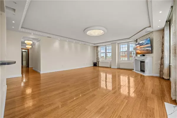 Brooklyn, NY 1125,105 Oceana DR East #PH1D