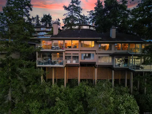 Sidney, BC V8L 3X8,2353 Harbour Rd #11