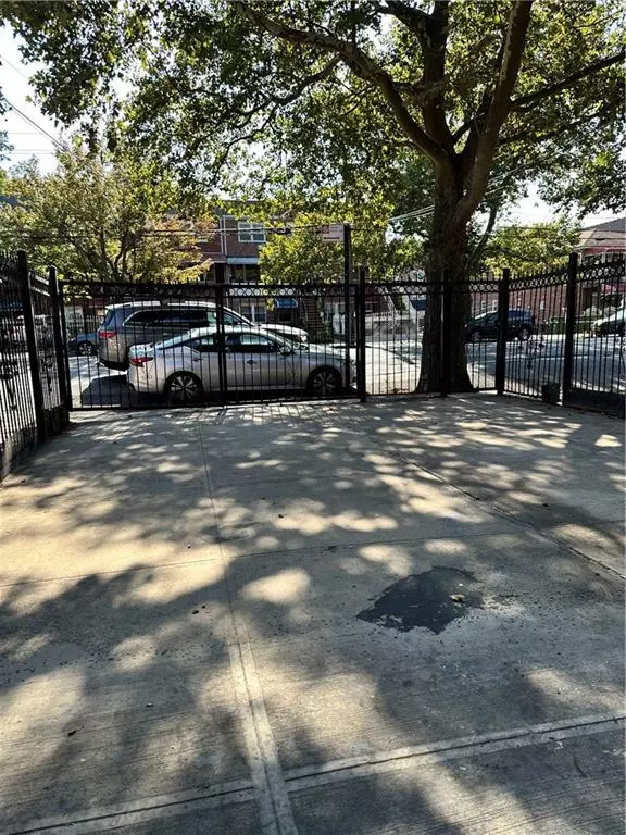 Brooklyn, NY 11236,557 East 80th ST