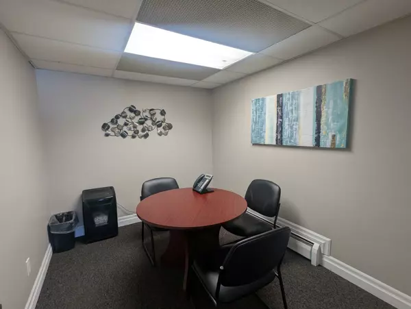 Barrie, ON L4N 1B9,284 Dunlop ST W #Upper - D