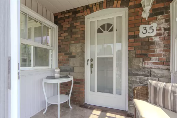 Toronto E04, ON M1P 1E8,35 Porter CRES