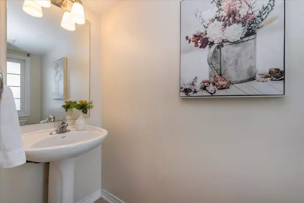 Essa, ON L0M 1B4,22 Admiral CRES