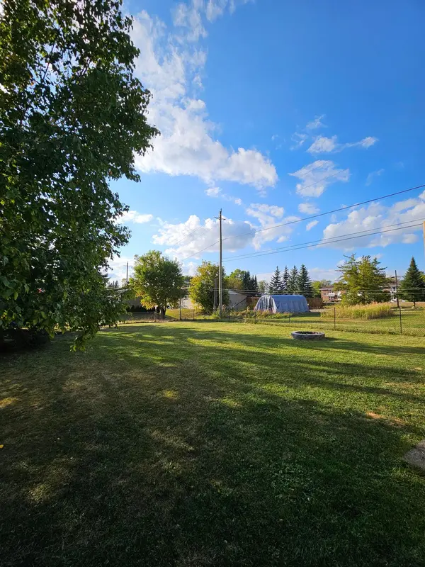 Temiskaming Shores, ON P0H 1K0,67 Birch ST
