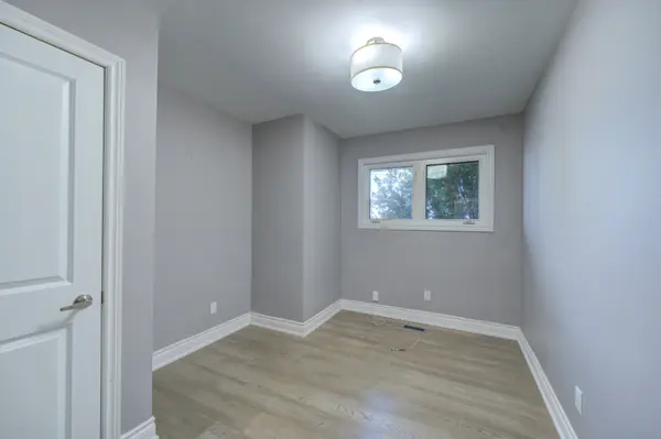 Hamilton, ON L8G 3B7,132 Pine DR