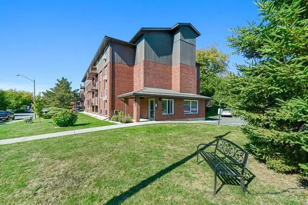 Brockville, ON K6V 6T4,6 Charlotte PL #12