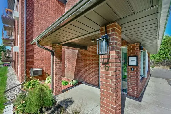 Brockville, ON K6V 6T4,6 Charlotte PL #12