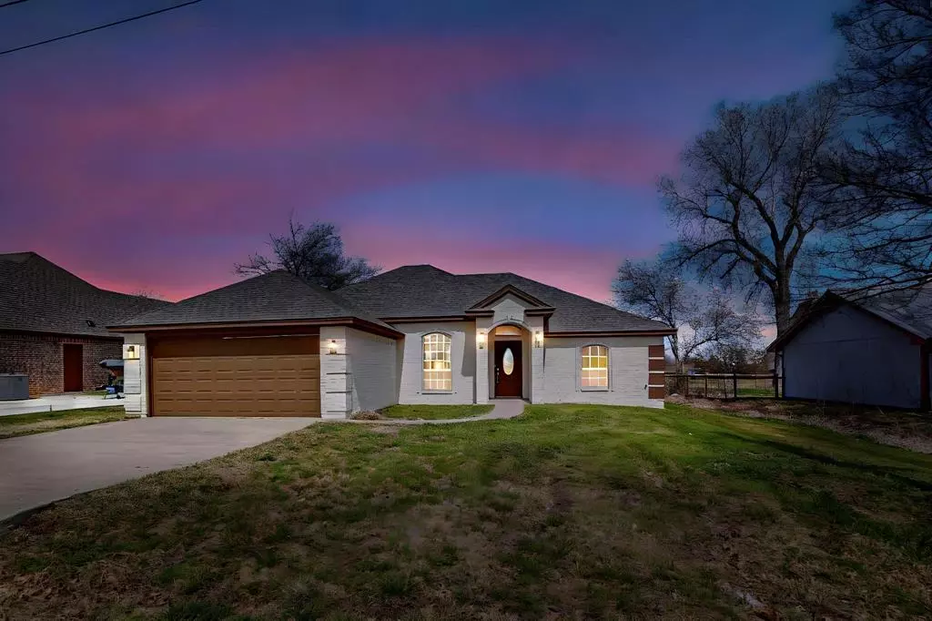 Runaway Bay, TX 76426,226 Lakeview Drive