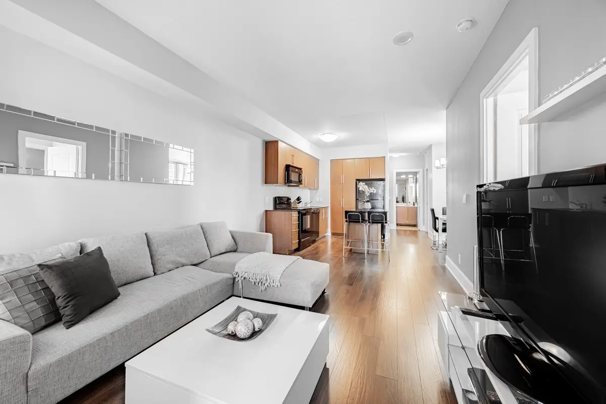 330 Burnhamthorpe RD W #203, Mississauga, ON L5B 0E1