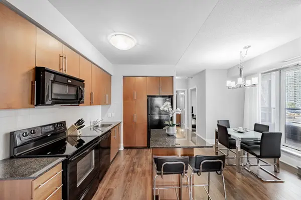 330 Burnhamthorpe RD W #203, Mississauga, ON L5B 0E1