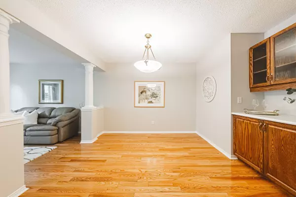 Burlington, ON L7N 1N1,3333 New ST #9