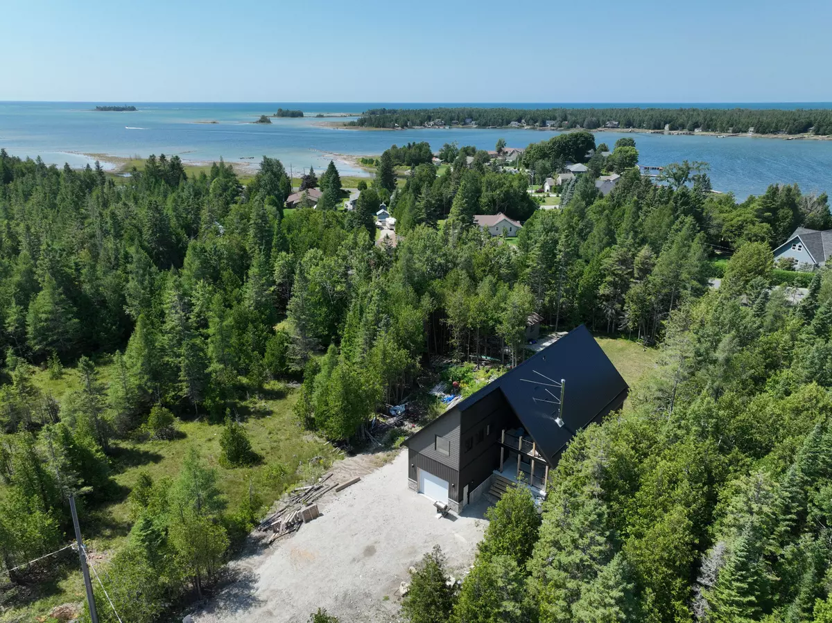 Northern Bruce Peninsula, ON N0H 2T0,64 Baywatch DR