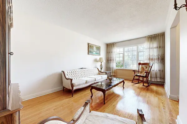 Toronto W10, ON M9W 2V4,27 Hinton RD