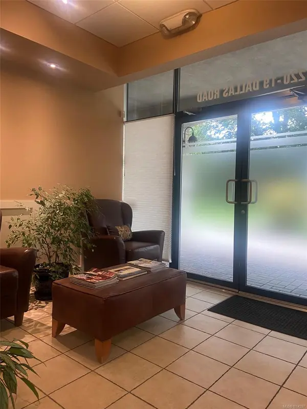 Victoria, BC V8V 1B4,19 Dallas Rd #220